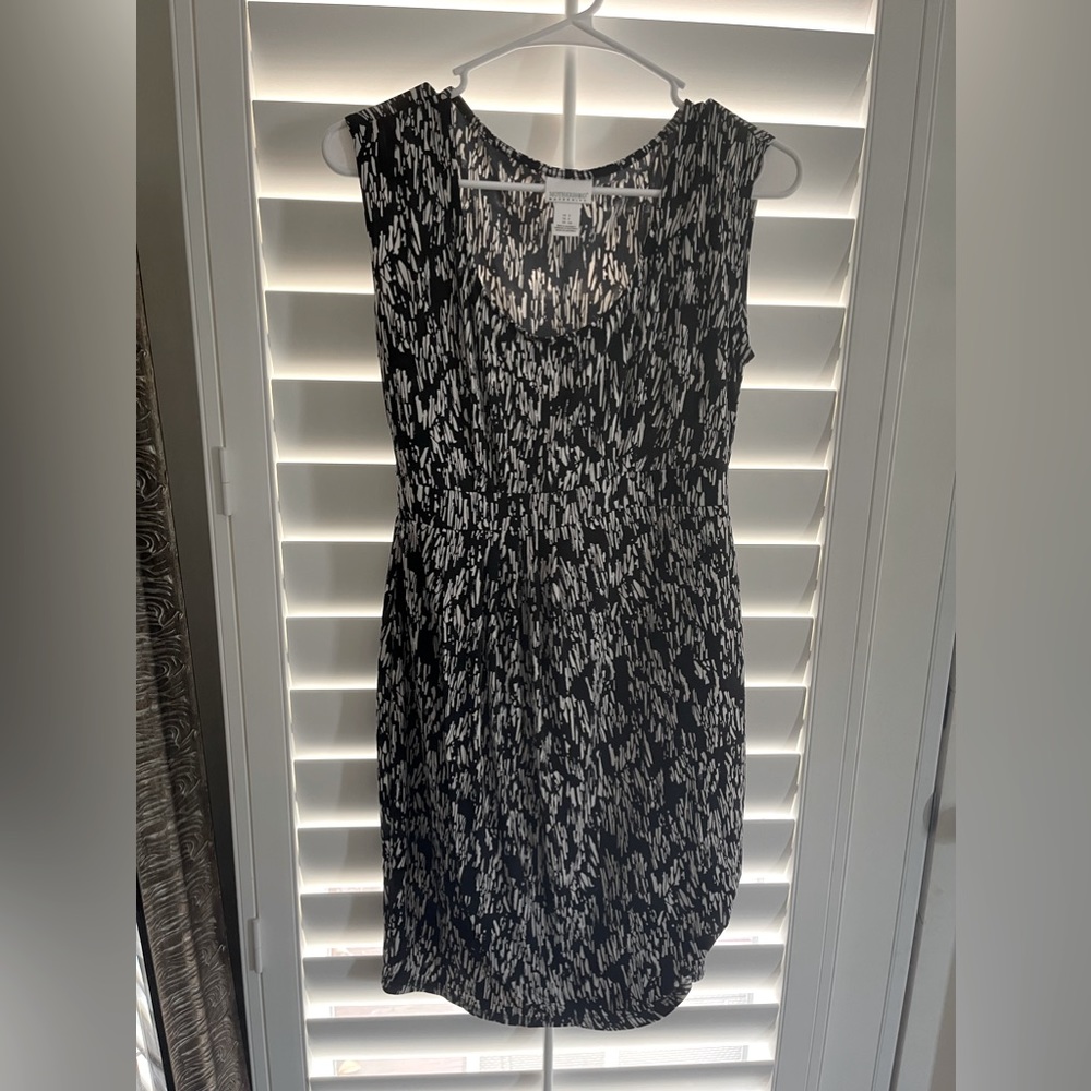 Motherhood Maternity Black & White Sleeveless Clinched Waist Maternity Dress